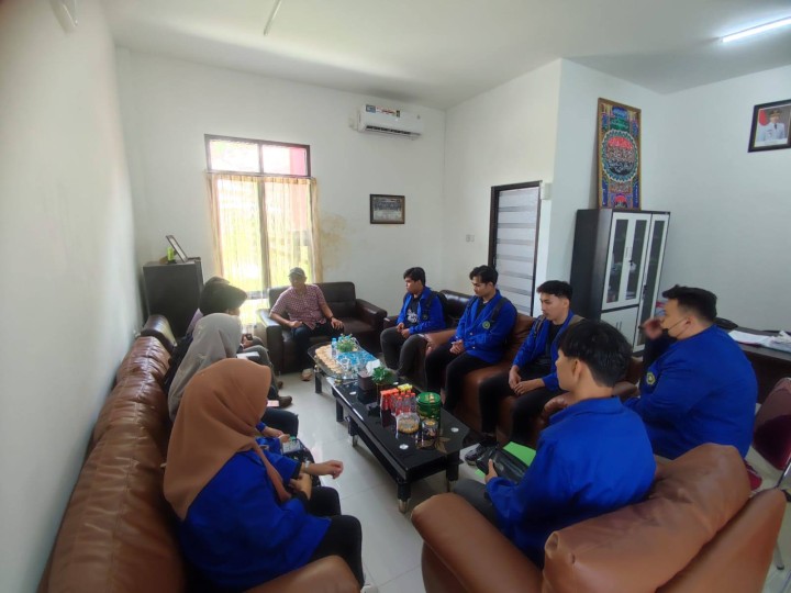 Giat, Jum'at 01 Agustus 2025  Mendapatkan kunjungan dari Universitas Widya Gama Mahakam Samarinda dengan Dosen Pembimbing untuk melaksanakan KKN di Kelurahan Sempaja Barat diterima oleh Lurah.