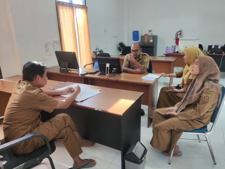Giat siang, Selasa 05 Agustus 2025, Mengikuti Zoom Meeting dengan Tema "Mengelola Amarah di Tempat Kerja Bagi ASN di ikuti oleh Lurah & Mengadakan Rapat Panitia Lomba HUT RI ke 80 kepada seluruh Kasi Kelurahan untuk persiapan lomba yang akan di laksanakan oleh kantor kelurahan sempaja barat dipimpin oleh Seklur.