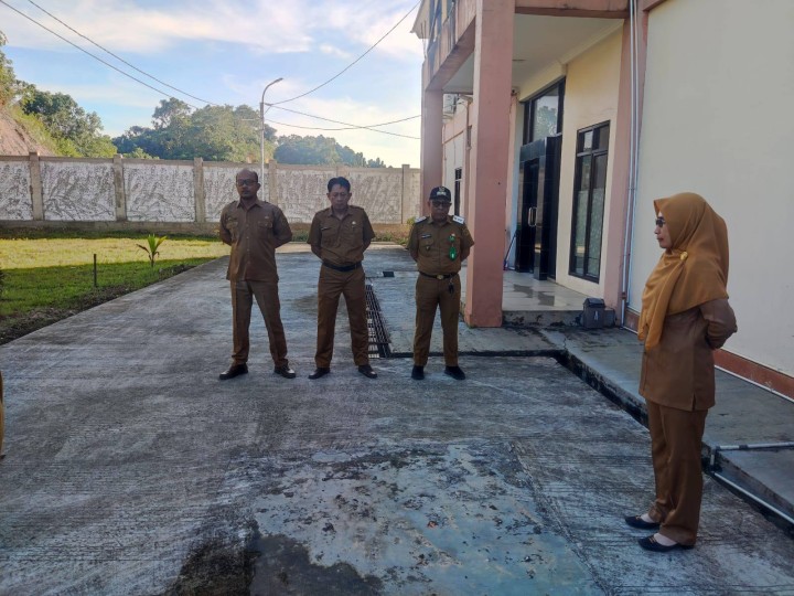 Giat, Senin 11 Agustus 2025 Melaksanakan apel Senin pagi di kelurahan sempaja barat dipimpin oleh Kasi Ekbang.