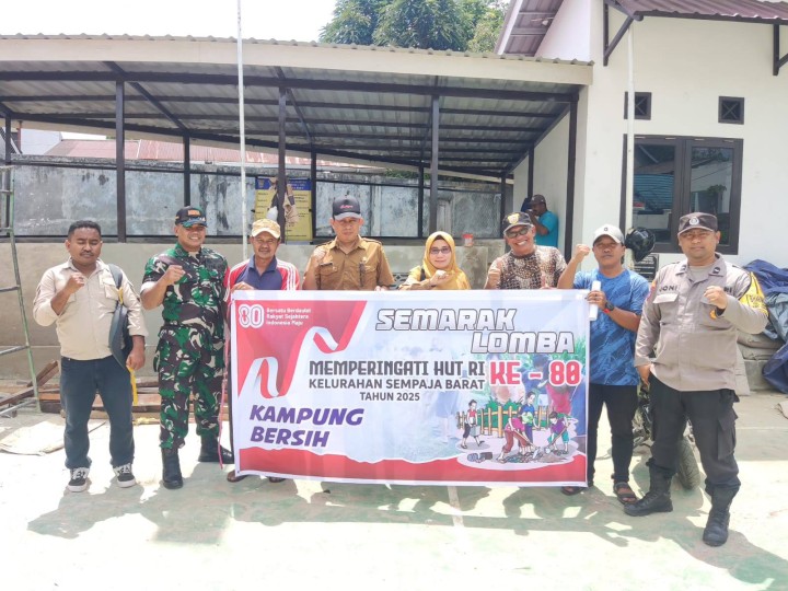 Giat siang, Senin 11 Agustus 2025 Monitoring Penilaian di wilayah seluruh RT Kelurahan Sempaja Barat dengan Lomba Kampung Meriah/Hias dan Kampung Bersih dalam rangka Semarak Lomba Memperingati HUT RI ke 80 dihadiri Seklur, Kasi Ekbang, Kasi Kesra, Babinsa, Bhabinkamtibmas dan seluruh RT se-kelurahan sempaja barat.