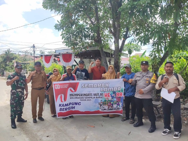 Giat siang, Senin 11 Agustus 2025 Monitoring Penilaian di wilayah seluruh RT Kelurahan Sempaja Barat dengan Lomba Kampung Meriah/Hias dan Kampung Bersih dalam rangka Semarak Lomba Memperingati HUT RI ke 80 dihadiri Seklur, Kasi Ekbang, Kasi Kesra, Babinsa, Bhabinkamtibmas dan seluruh RT se-kelurahan sempaja barat.
