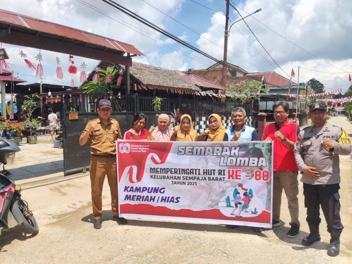 Giat siang, Senin 11 Agustus 2025 Monitoring Penilaian di wilayah seluruh RT Kelurahan Sempaja Barat dengan Lomba Kampung Meriah/Hias dan Kampung Bersih dalam rangka Semarak Lomba Memperingati HUT RI ke 80 dihadiri Seklur, Kasi Ekbang, Kasi Kesra, Babinsa, Bhabinkamtibmas dan seluruh RT se-kelurahan sempaja barat.