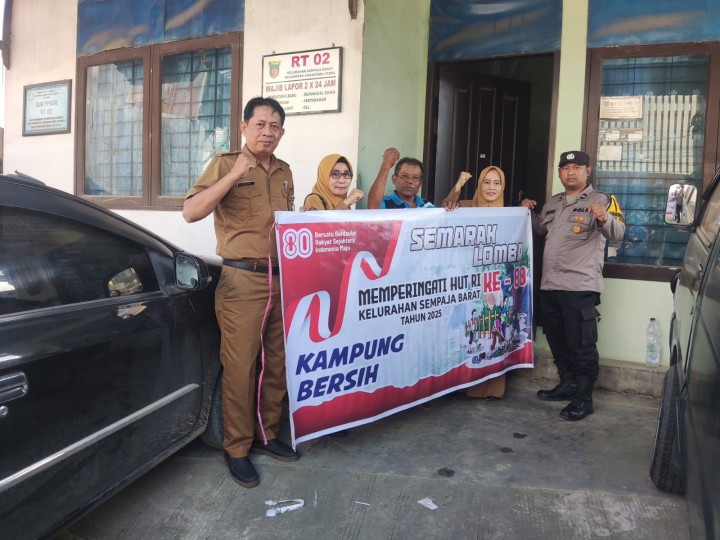 Giat siang, Senin 11 Agustus 2025 Monitoring Penilaian di wilayah seluruh RT Kelurahan Sempaja Barat dengan Lomba Kampung Meriah/Hias dan Kampung Bersih dalam rangka Semarak Lomba Memperingati HUT RI ke 80 dihadiri Seklur, Kasi Ekbang, Kasi Kesra, Babinsa, Bhabinkamtibmas dan seluruh RT se-kelurahan sempaja barat.