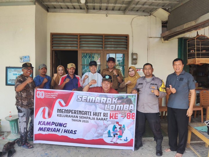Giat siang, Senin 11 Agustus 2025 Monitoring Penilaian di wilayah seluruh RT Kelurahan Sempaja Barat dengan Lomba Kampung Meriah/Hias dan Kampung Bersih dalam rangka Semarak Lomba Memperingati HUT RI ke 80 dihadiri Seklur, Kasi Ekbang, Kasi Kesra, Babinsa, Bhabinkamtibmas dan seluruh RT se-kelurahan sempaja barat.