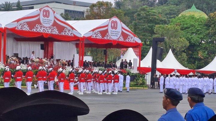 Giat, Minggu 17 Agustus 2025 Menghadiri Upacara Detik Proklamasi Kemerdekaan Republik Indonesia dalam Rangka Hari Ulang Tahun ke-80 Kemerdekaan Republik Indonesia Tahun 2025 di Lapangan Parkir Gor Segiri Samarinda dihadiri Lurah dan Seklur & Menghadiri Upacara HUT RI ke 80 di Lapangan Sekolah SMA Negeri 9 Samarinda kelurahan Lempake dihadiri seluruh Staf Kelurahan Sempaja Barat.