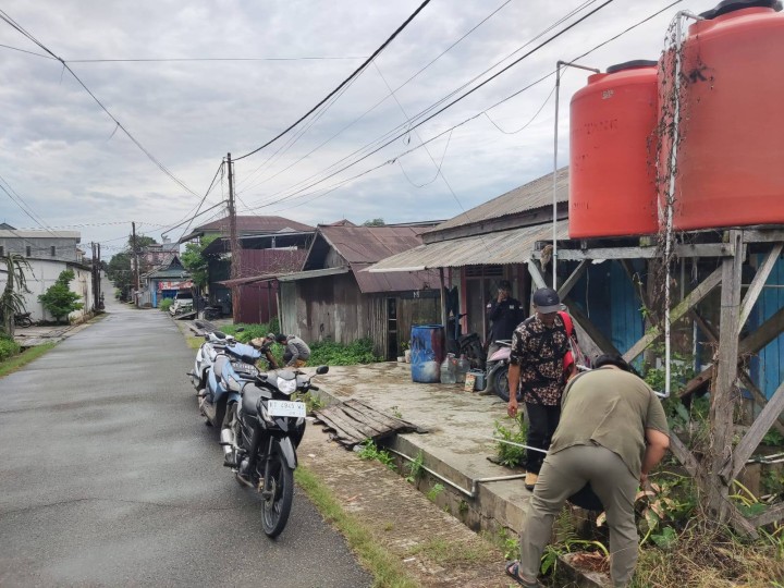 Giat, Kamis 21 Agustus 2025 ‎Melaksanakan Rapat Koordinasi dengan Seklur dan seluruh Kasi dipimpin oleh Lurah & Monitoring lapangan permohonan sertifikat an. Karolina Ana RT 01 Blok K dihadiri Staf Tapem dan Ketua RT 01.