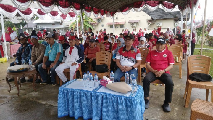 Giat, Minggu 24 Agustus 2025 Menghadiri Jalan Santai dan sekaligus Pembagian Hadiah Lomba wilayah RT Perum TVRI Graha Asri RT 05 dalam rangka Kemerdekaan Republik Indonesia Hari Ulang Tahun ke-80 Kemerdekaan Republik Indonesia Tahun 2025 dihadiri Lurah dan Kasi Tapem.