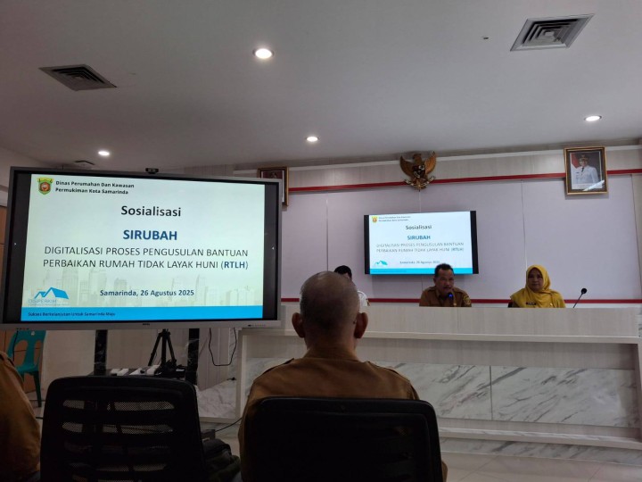 Giat, Selasa 26 Agustus 2025 Kedatangan dari Badan Pusat Statistik (BPS) berkerjasama dengan Bapenda Kota Samarinda untuk melakukan Sensu di wilayah Kelurahan Sempaja Barat diterima oleh Lurah dan Kasi Tapem & Menghadiri Rapat Sosialisasi terkait Aplikasi SIRUBAH untuk Proses Pengusulan Bantuan Perbaikan Rumah Tidak Layak Huni (RTLH) di ruang Rapat Dinas Perumahan dan Kawasan Permukiman Kota Samarinda (PUPR Kota Samarinda)