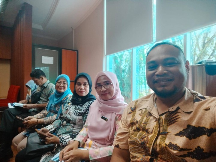 Giat pagi, Kamis 28 Agustus 2025 Menghadiri Rapat Koordinasi dan Sosialisasi kegiatan Penilaian Probebaya Award Tahun 2025 di Ruang Rapat Integritas Lt 3 Inspektorat Kota Samarinda dihadiri Kasi Ekbang.