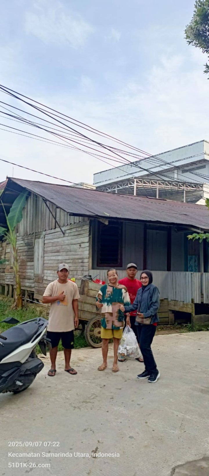 Giat, Minggu 07 September 2025 ‎Melaksanakan kerja bakti rutin dilingkungan Perumahan Pinang Mas RT 06 dan Perum Kayu Manis RT 07 pada Kelurahan Sempaja Barat dihadiri Kasi Ekbang, Ketua RT dan seluruh warga terimakasih atas perhatiannya diucapkan terima kasih.