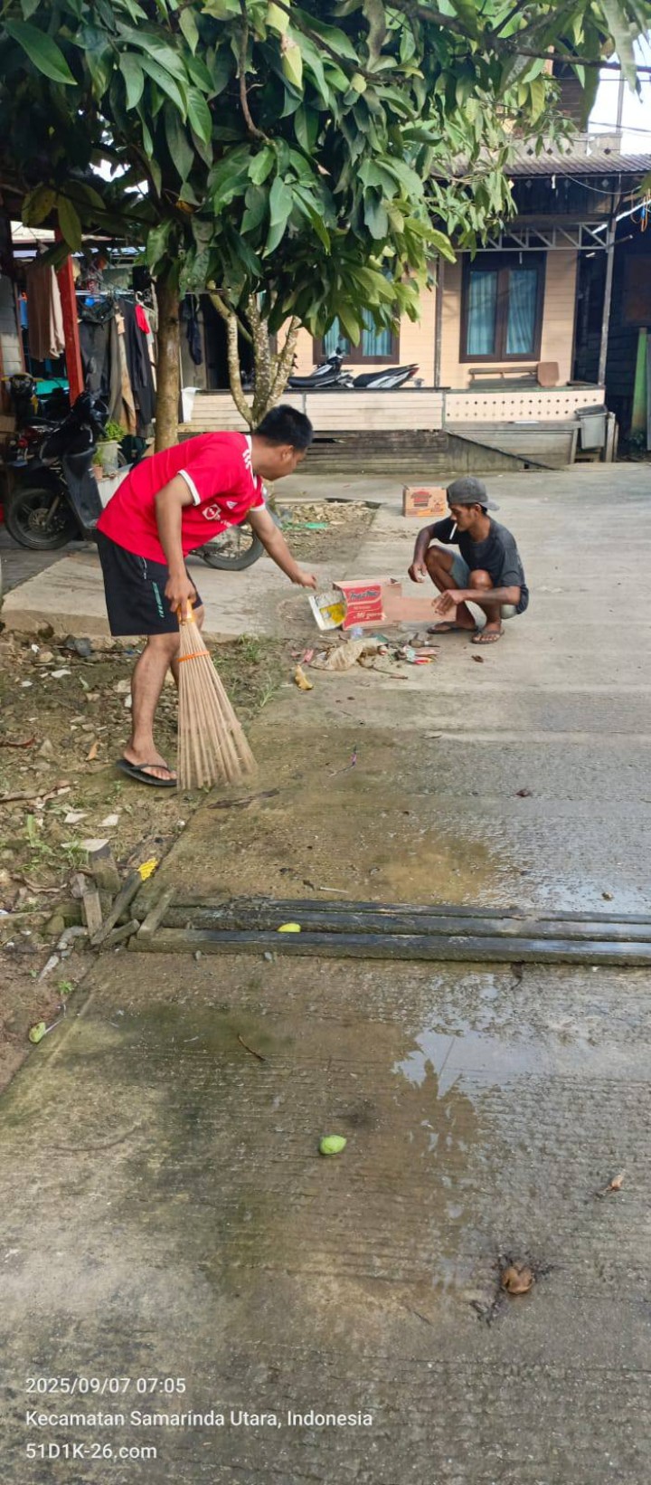 Giat, Minggu 07 September 2025 ‎Melaksanakan kerja bakti rutin dilingkungan Perumahan Pinang Mas RT 06 dan Perum Kayu Manis RT 07 pada Kelurahan Sempaja Barat dihadiri Kasi Ekbang, Ketua RT dan seluruh warga terimakasih atas perhatiannya diucapkan terima kasih.