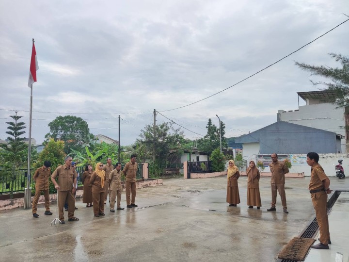 Giat, Senin 08 September 2025 Melaksanakan apel Senin pagi di kelurahan sempaja barat dipimpin oleh Seklur & Menghadiri Rapat Koordinasi Inpres Nomor 8 Tahun 2025 di Ruang Rapat Arutalla Bapperida Kota Samarinda dihadiri Lurah.