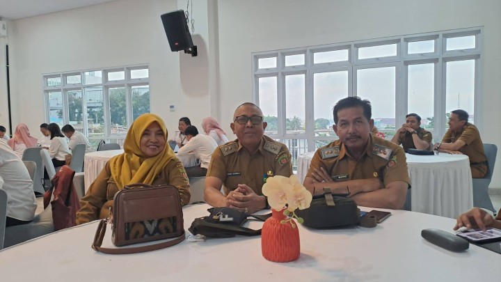 Giat, Senin 08 September 2025 Melaksanakan apel Senin pagi di kelurahan sempaja barat dipimpin oleh Seklur & Menghadiri Rapat Koordinasi Inpres Nomor 8 Tahun 2025 di Ruang Rapat Arutalla Bapperida Kota Samarinda dihadiri Lurah.