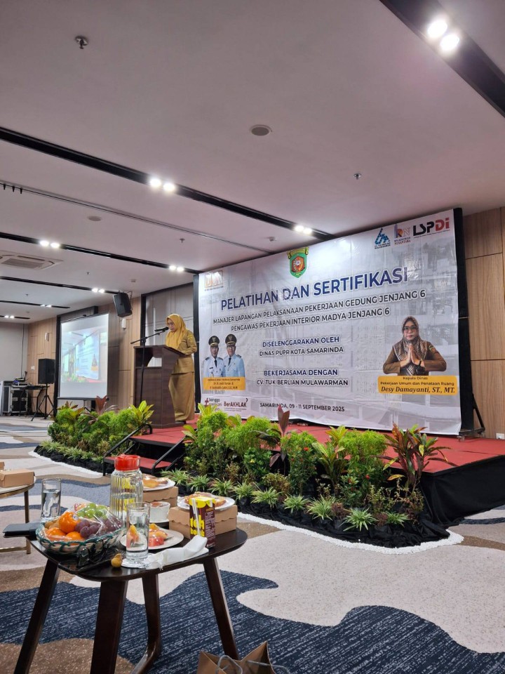 Giat, Selasa 09 September 2025 Menghadiri Rapat Pembukaan Pelatihan dan Sertifikasi Tenaga Kerja Konstruksi di Yello Hotel Samarinda dihadiri Kasi Ekbang & Menghadiri Bimtek Operator SIKS-NG Kelurahan di Ruang Rapat Lt 5 DPMPTSP (Gedung MPP) dihadiri Staf Kesra.
