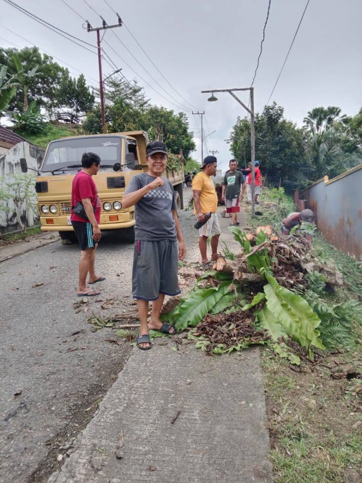 Giat, Minggu 14 September 2025 Melaksanakan kerja bakti rutin dilingkungan Perumahan TVRI Graha Asri RT 05 pada Kelurahan Sempaja Barat dihadiri Kasi Ekbang, Ketua RT dan seluruh warga terimakasih atas perhatiannya diucapkan terima kasih