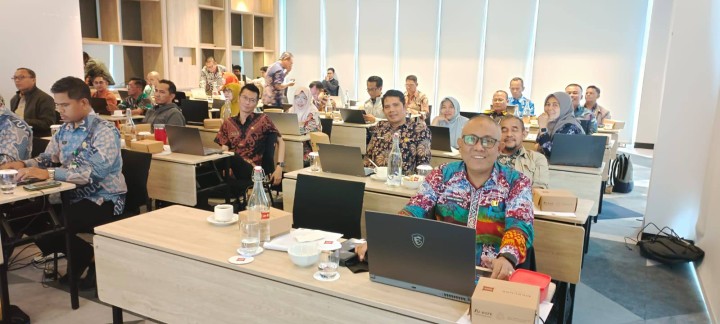 Giat, Selasa 16 September 2025 Hari kedua Mengikuti Pelatihan Penerapan Teknologi Artificial Intelligence (AI) di Kota Samarinda (Pemanfaatan AI di di Pemerintahan) di Tingkat Kelurahan di Hotel Ibis Jl Mulawarman Samarinda dihadiri oleh Lurah.
