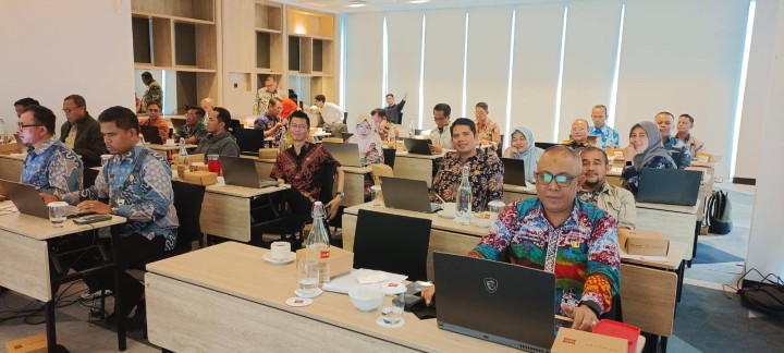 Giat, Selasa 16 September 2025 Hari kedua Mengikuti Pelatihan Penerapan Teknologi Artificial Intelligence (AI) di Kota Samarinda (Pemanfaatan AI di di Pemerintahan) di Tingkat Kelurahan di Hotel Ibis Jl Mulawarman Samarinda dihadiri oleh Lurah.
