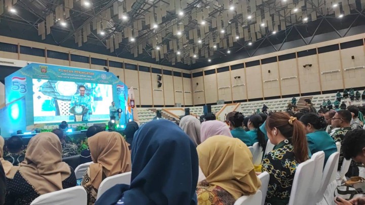 Giat, Sabtu 20 September 2025 Menghadiri Puncak Peringatan Hari Kesatuan Gerak (HKG) PKK ke - 53 Tahun 2025 di GOR Segiri Samarinda dihadiri Lurah dan Kasi Kesra.