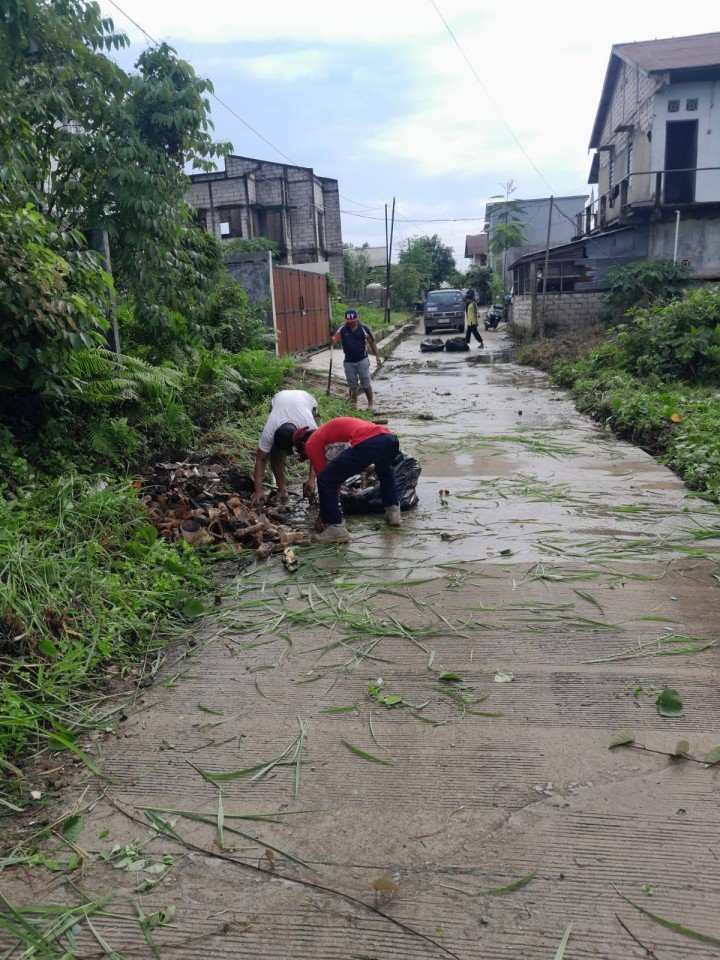 Giat, Minggu 21 September 2025 Melaksanakan kerja bakti rutin dilingkungan di Jl AW Syahrani GG walet RT 02 dan Jl KH Wahid Hasyim GG Lorong Abadi RT 12 pada Kelurahan Sempaja Barat dihadiri Kasi Ekbang, Ketua RT dan seluruh warga terimakasih atas perhatiannya diucapkan terima kasih.