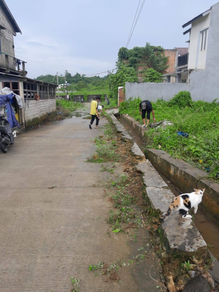 Giat, Minggu 21 September 2025 Melaksanakan kerja bakti rutin dilingkungan di Jl AW Syahrani GG walet RT 02 dan Jl KH Wahid Hasyim GG Lorong Abadi RT 12 pada Kelurahan Sempaja Barat dihadiri Kasi Ekbang, Ketua RT dan seluruh warga terimakasih atas perhatiannya diucapkan terima kasih.