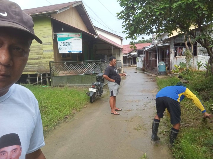 Giat, Minggu 21 September 2025 Melaksanakan kerja bakti rutin dilingkungan di Jl AW Syahrani GG walet RT 02 dan Jl KH Wahid Hasyim GG Lorong Abadi RT 12 pada Kelurahan Sempaja Barat dihadiri Kasi Ekbang, Ketua RT dan seluruh warga terimakasih atas perhatiannya diucapkan terima kasih.