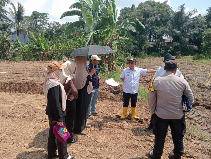 Giat Rabu 24 September 2025 Peninjauan lahan di Jl AW Syahrani RT 02 dihadiri Lurah, Kasi Ekbang, Kasi Tapem dan Bhabinkantibmas.