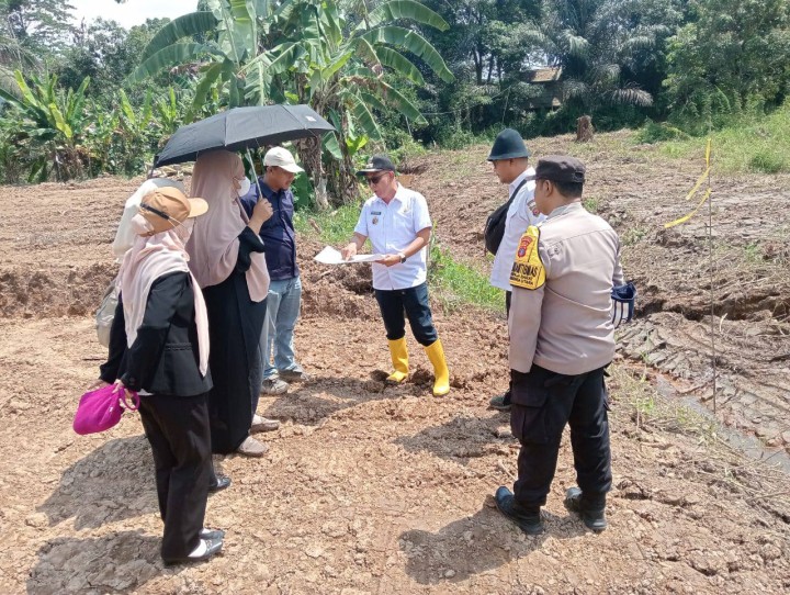 Giat Rabu 24 September 2025 Peninjauan lahan di Jl AW Syahrani RT 02 dihadiri Lurah, Kasi Ekbang, Kasi Tapem dan Bhabinkantibmas.