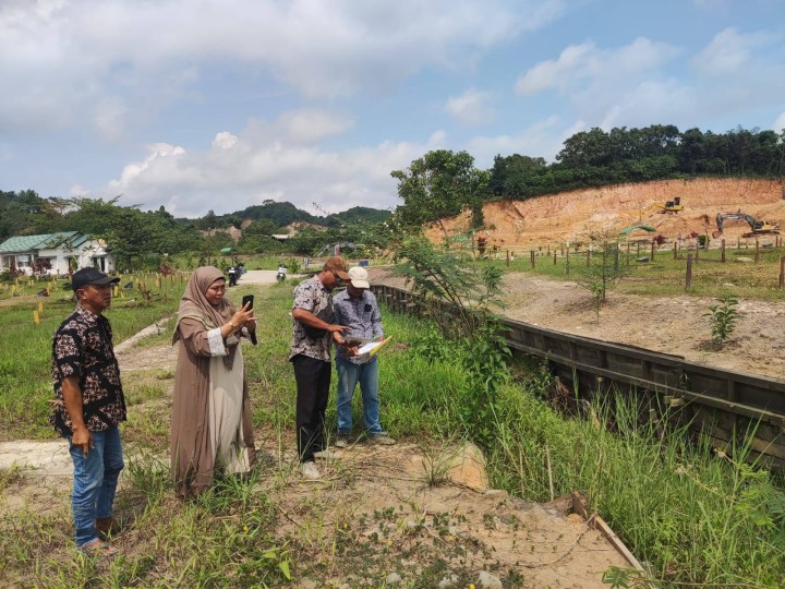Giat, Kamis 25 September 2025 Menghadiri Sosialisasi Indeks Pembangunan Keluarga (I-Bangga) Ruang Arutala Kantor Bapperida Kota Samarinda dihadiri Lurah & Monitoring ke lapangan jl AW Syahrani RT 02 dihadiri Kasi Tapem beserta staf.