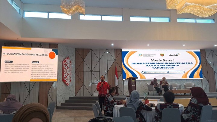 Giat, Kamis 25 September 2025 Menghadiri Sosialisasi Indeks Pembangunan Keluarga (I-Bangga) Ruang Arutala Kantor Bapperida Kota Samarinda dihadiri Lurah & Monitoring ke lapangan jl AW Syahrani RT 02 dihadiri Kasi Tapem beserta staf.