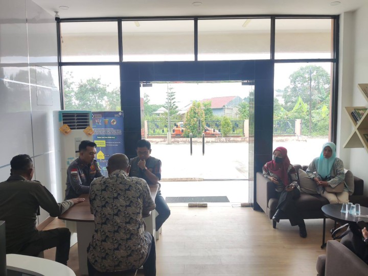 Giat sore, Kamis 25 September 2025 Menerima kunjungan dari Satpol PP kota samarinda terkait kegiatan satlinmas di kelurahan dihadiri Kasi Tapem.