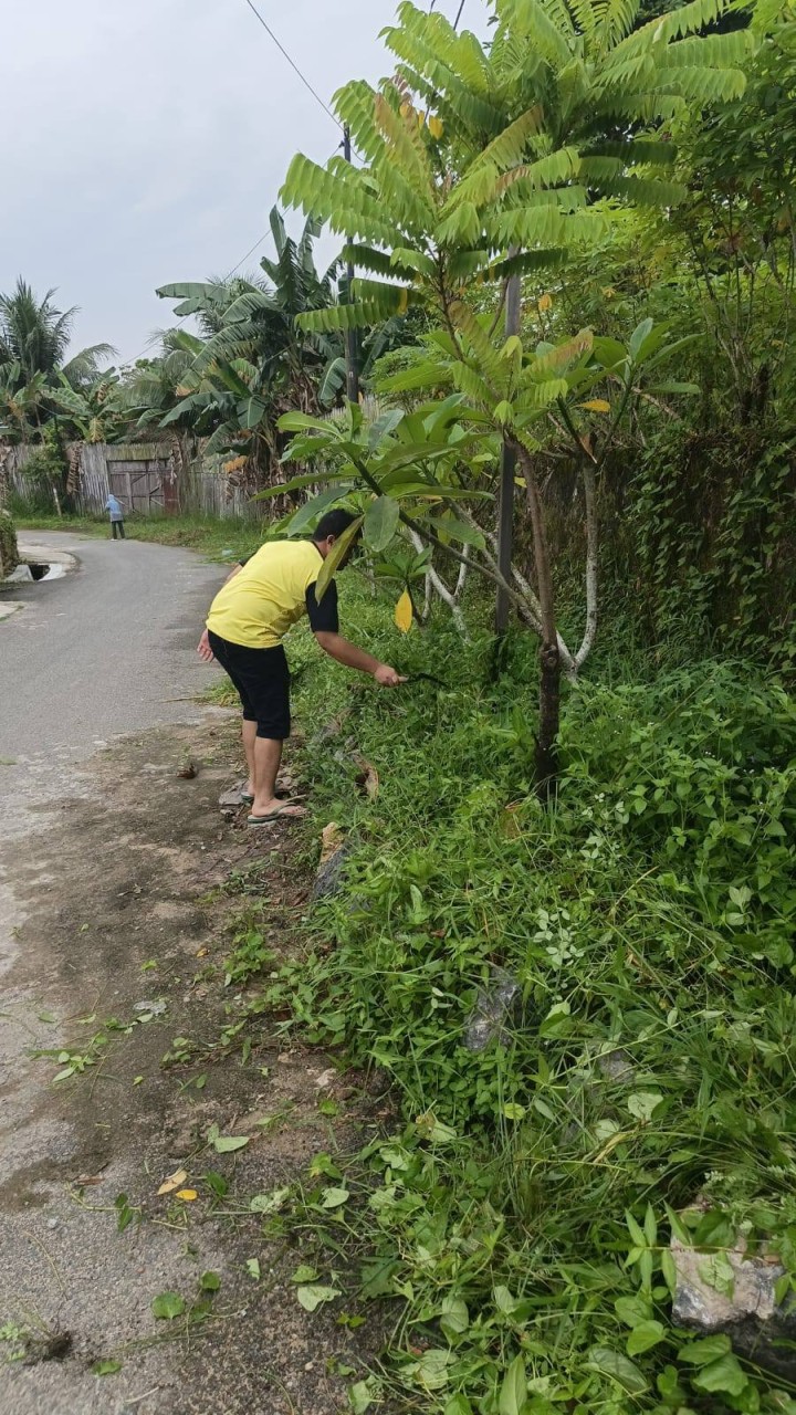 Giat, Minggu 28 September 2025 Melaksanakan Gotong Royong di wilayah RT pada Jl Perum Pinang Mas RT 06 dan Perum Kayu Manis RT 07 Kelurahan Sempaja Barat dihadiri Kasi Ekbang dan Ketua RT sekaligus seluruh warga atas perhatiannya kami ucapkan terimakasih.