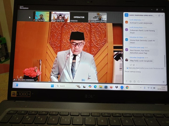 Giat malam, Selasa 30 September 2025 Mengikuti Zoom Meeting Rapat Paripurna DPRD Kota Samarinda dengan Agenda Persetujuan bersama Wali Kota Samarinda dengan DPRD Kota Samarinda terhadap Raperda tentang Perubahan APBD Kota Samarinda Tahun Anggaran 2025 diikuti Sekretaris Lurah.