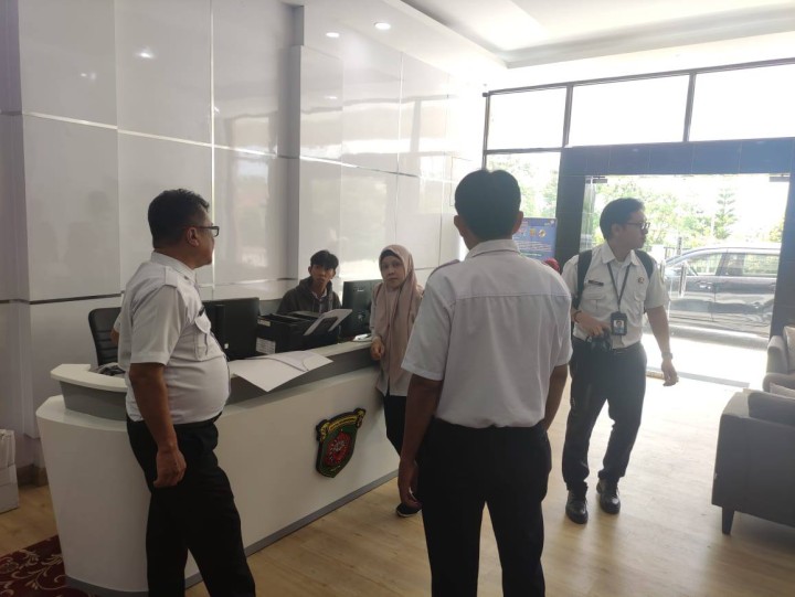 Giat siang, Rabu 01 Oktober 2025 Monitoring dari Sekretaris Camat Samarinda Utara beserta anggota dalam Penilaian PEKPPP oleh Kecamatan Samarinda Utara dihadiri Sekretaris Lurah beserta staf.