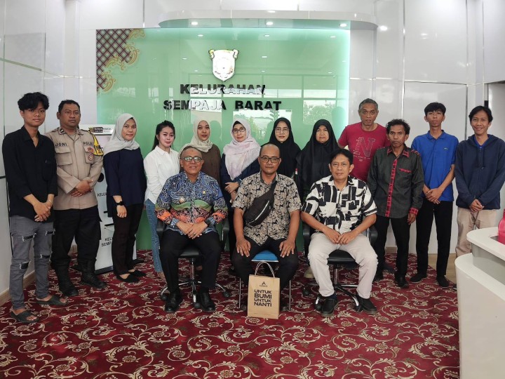 " Tidak terasa waktu begitu cepat berlalu. Rasanya baru kemarin kita bekerja bersama, tertawa, dan saling bantu dalam suka duka pekerjaan. Selamat bertugas di tempat yang baru, semoga membawa semangat dan kebaikan yang sama seperti di sini. "Selamat dan sukses Bapak Nurlianto, S.Sos yang telah dilantik sebagai Sekretaris Kelurahan Bugis. Semoga amanah ini dapat dijalankan dengan penuh tanggung jawab, integritas, dan membawa kemajuan bagi instansi serta masyarakat. Doa terbaik selalu menyertai langkah dan pengabdian Bapak di tempat tugas yang baru." Semoga kepercayaan ini menjadi motivasi untuk terus memberikan pelayanan terbaik, menjaga profesionalisme, dan membawa perubahan positif bagi institusi." Perpisahan ini bukanlah akhir, tapi awal dari perjalanan baru. Selamat bertugas di tempat yang baru, semoga sukses dan selalu diberi kemudahan dalam setiap langkah. Kami akan merindukan kehadiranmu."