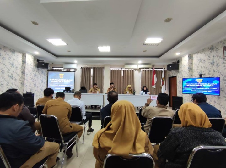 Giat, Senin 06 Oktober 2025 Melaksanakan Rapat Koordinasi dengan Seklur dan seluruh Kasi di ruang Lurah pemimpin Lurah, Mengikuti Zoom Meeting dengan Tema Sosialisasi Anugerah ASN Kota Samarinda Tahun 2025 diikuti Seklur & Menghadiri Rapat Pembinaan Pengelolaan Barang Milik Daerah di Aula Kantor Kecamatan Samarinda Utara dihadiri Bendahara Barang.