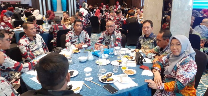 Giat siang, Kamis 16 Oktober 2025 Perbaikan titik koordinat Sertifikat wilayah  Jln aw Syaharani 4 RT 01 dihadiri Kasi Tapem beserta staf & Menghadiri Rapat Koordinasi Program Pembangunan Tahun 2026 dengan Tema "Disiplin Anggaran dan Kreatifitas, Samarinda Tetap Maju di Tengah Kebijakan Pemotongan Dana TKD" di Hotel Mercure Samarinda dihadiri Lurah.