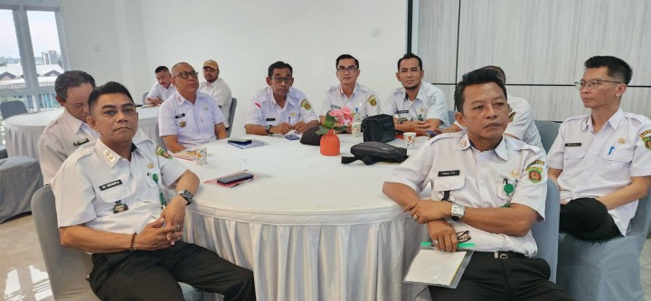 Giat, Rabu 29 Oktober 2025 ‎ ‎1. Menghadiri Rapat Koordinasi Pencegahan dan Penanganan Gangguan Ketentraman dan Ketertiban Umum Kota Samarinda di Kantor Bapperida Kota Samarinda dihadiri Lurah. ‎2. Mengikuti Zoom Meeting tentang Mutasi Harus Imut " Transformasi Mutasi ASN di Era Digital diikuti oleh seluruh staf ASN kelurahan sempaja barat. ‎3. Menghadiri Rapat Sosialisasi SILAYAR Tahun 2025 di Aula Kantor Kecamatan Samarinda Utara dihadiri Staf.