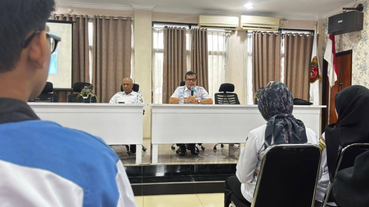 Giat, Rabu 29 Oktober 2025 ‎ ‎1. Menghadiri Rapat Koordinasi Pencegahan dan Penanganan Gangguan Ketentraman dan Ketertiban Umum Kota Samarinda di Kantor Bapperida Kota Samarinda dihadiri Lurah. ‎2. Mengikuti Zoom Meeting tentang Mutasi Harus Imut " Transformasi Mutasi ASN di Era Digital diikuti oleh seluruh staf ASN kelurahan sempaja barat. ‎3. Menghadiri Rapat Sosialisasi SILAYAR Tahun 2025 di Aula Kantor Kecamatan Samarinda Utara dihadiri Staf.