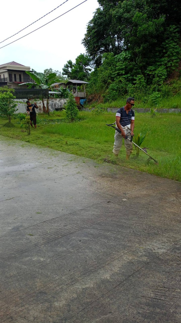 Giat, Jum'at 31 Oktober 2025 ‎ ‎1. Melaksanakan kerja bakti dilingkungan kelurahan sempaja barat diikuti oleh seluruh staf kantor kelurahan sempaja barat. ‎2. Mengikuti Zoom Meeting, Sharing Season dengan Tema Seni Memahami Informasi Resmi diikuti oleh Seklur. ‎3. Menghadiri Berita Acara dari Pengadilan Negeri Samarinda Pemeriksaan Lokasi Tanah di Jl AW Syahrani GG 4 RT 02 dihadiri Perwakilan dari Tata Bagian Hukum Pemkot Samarinda, Kasi Tapem beserta staf, Ketua RT 02 dan Perwakilan dari Pengadilan Negeri Samarinda.