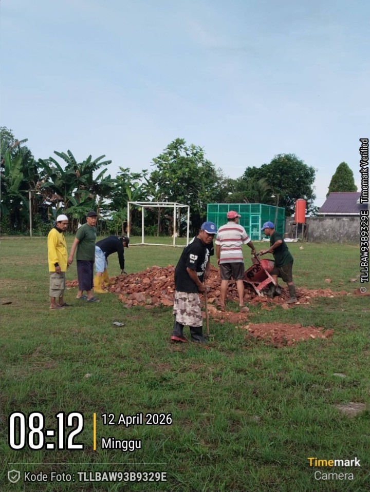 Giat, Minggu 13 April 2026 ‎Melaksanakan kerja bakti rutin dilingkungan RT  1. Jl. KH Wahid Hasyim Perum TVRI Graha Asri RT 05  2. Jl. KH Wahid Hasyim Perum Pinang Mas RT 06   3. Jl. KH Wahid Hasyim Perum Kayu Manis RT 08  pada Kelurahan Sempaja Barat dihadiri Kasi Ekbang dan Staf, Ketua RT dan seluruh warga terimakasih atas perhatiannya diucapkan terima kasih.