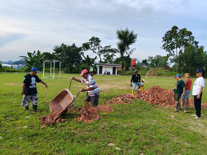 Giat, Minggu 13 April 2026 ‎Melaksanakan kerja bakti rutin dilingkungan RT  1. Jl. KH Wahid Hasyim Perum TVRI Graha Asri RT 05  2. Jl. KH Wahid Hasyim Perum Pinang Mas RT 06   3. Jl. KH Wahid Hasyim Perum Kayu Manis RT 08  pada Kelurahan Sempaja Barat dihadiri Kasi Ekbang dan Staf, Ketua RT dan seluruh warga terimakasih atas perhatiannya diucapkan terima kasih.