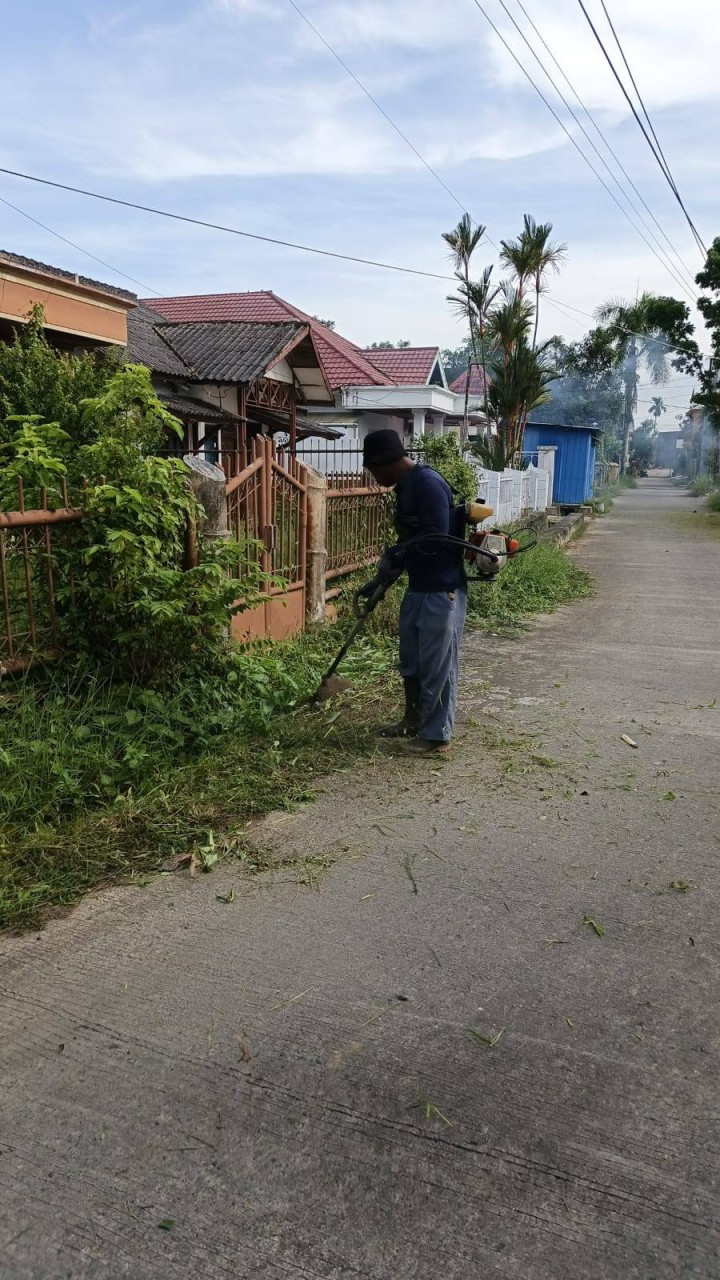 Giat, Minggu 13 April 2026 ‎Melaksanakan kerja bakti rutin dilingkungan RT  1. Jl. KH Wahid Hasyim Perum TVRI Graha Asri RT 05  2. Jl. KH Wahid Hasyim Perum Pinang Mas RT 06   3. Jl. KH Wahid Hasyim Perum Kayu Manis RT 08  pada Kelurahan Sempaja Barat dihadiri Kasi Ekbang dan Staf, Ketua RT dan seluruh warga terimakasih atas perhatiannya diucapkan terima kasih.