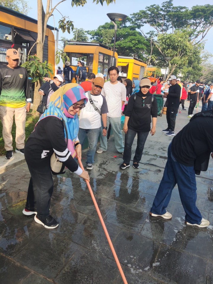 Giat Minggu 26 April 2026, Kerja Bakti di Teras Samarinda yang Seluruh ASN Kelurahan Sempaja Barat