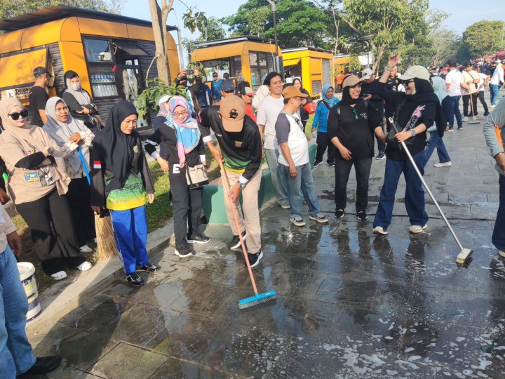 Giat Minggu 26 April 2026, Kerja Bakti di Teras Samarinda yang Seluruh ASN Kelurahan Sempaja Barat