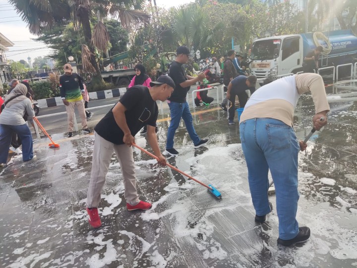Giat Minggu 26 April 2026, Kerja Bakti di Teras Samarinda yang Seluruh ASN Kelurahan Sempaja Barat