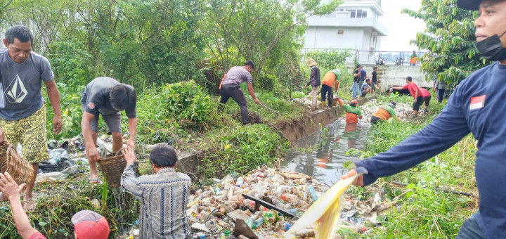 Gotong Royong Massal Elemen Masyarakat  se Kelurahan Sempaja Selatan