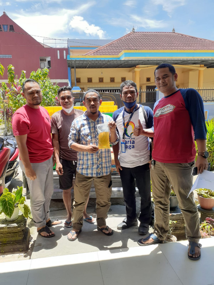 Pendistribusian Minyak goreng curah kepada Masyarakat melalui Kelurahan Sempaja Selatan.