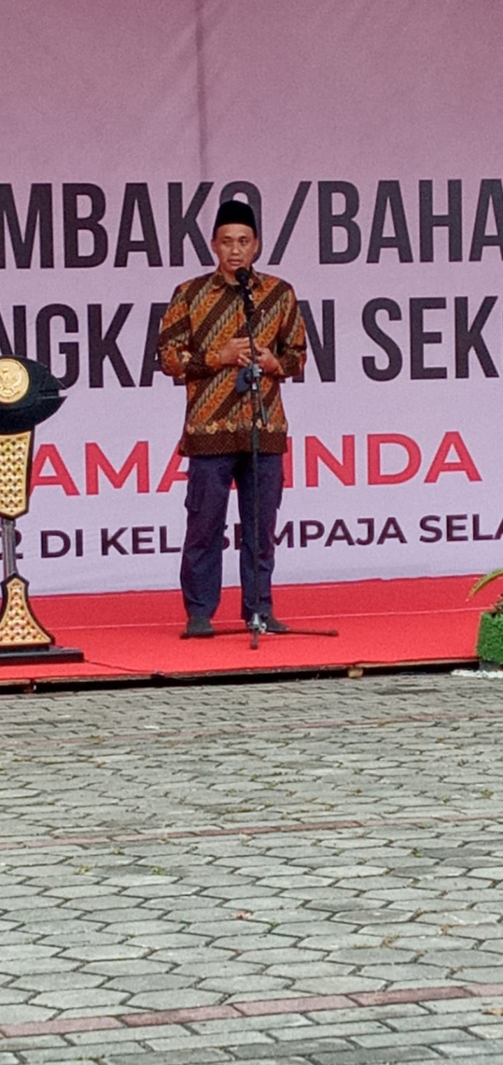 Kegiatan pro bebaya TA 2022 dan penyerahan Paket Sembako serta peralatan sekolah oleh bapak Walikota H. Andi Harun