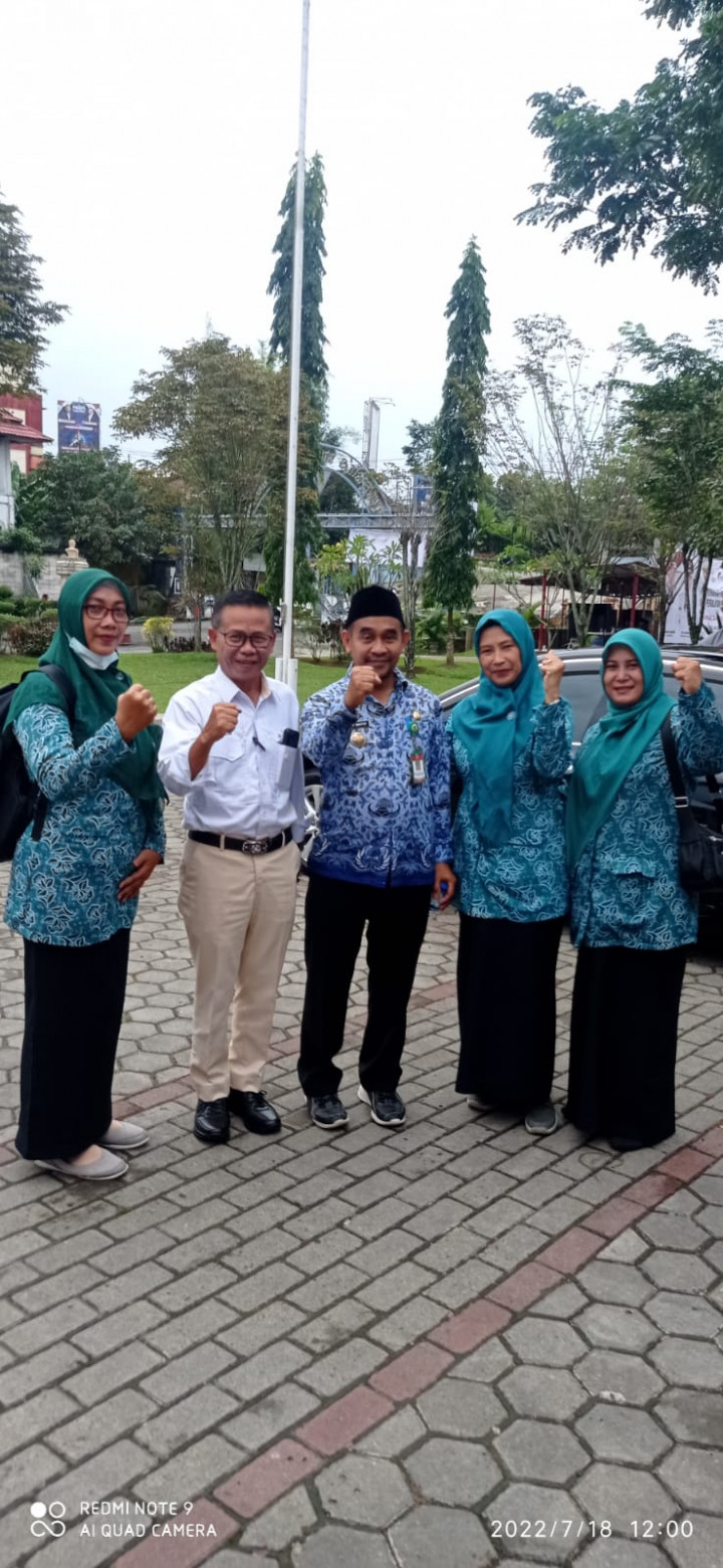 Kegiatan pro bebaya TA 2022 dan penyerahan Paket Sembako serta peralatan sekolah oleh bapak Walikota H. Andi Harun