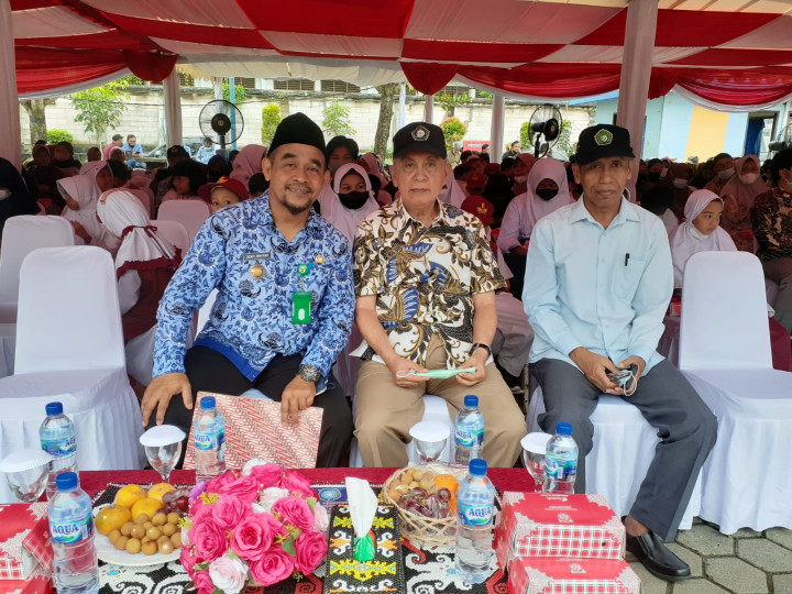 Kegiatan pro bebaya TA 2022 dan penyerahan Paket Sembako serta peralatan sekolah oleh bapak Walikota H. Andi Harun
